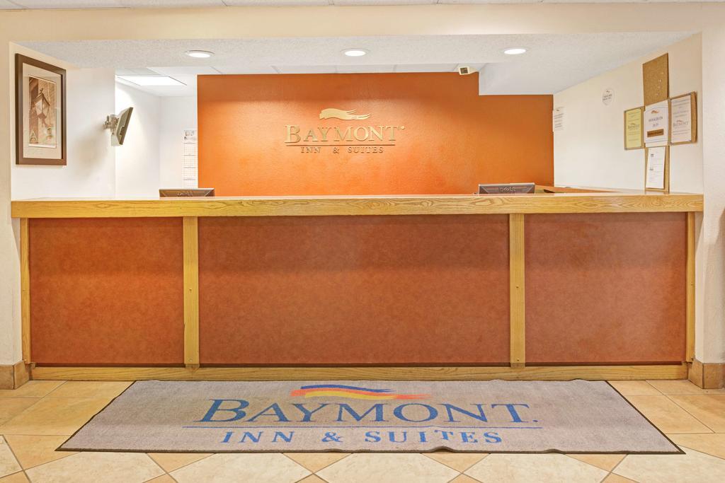 Baymont Inn & Suites Omaha Exterior photo